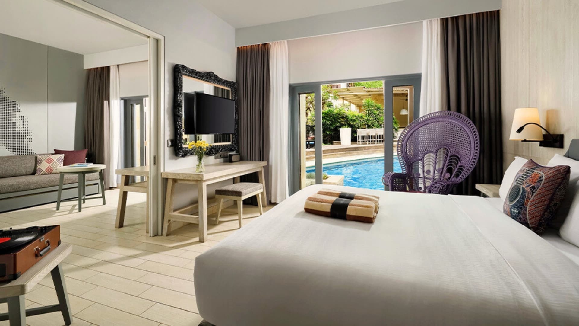 hard rock deluxe suite with pool access view image