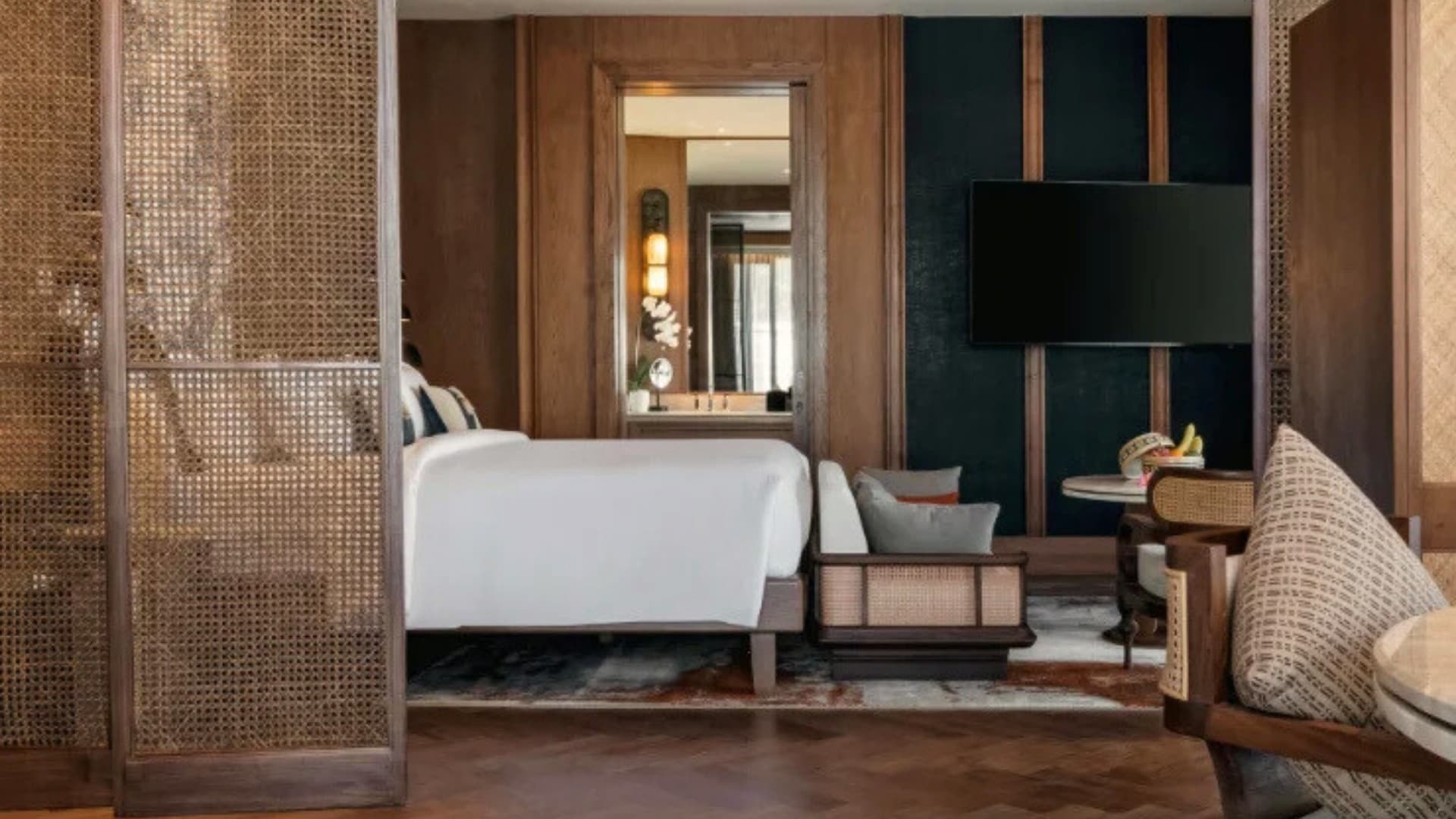 sanur beach accommodation: The Meru Suite